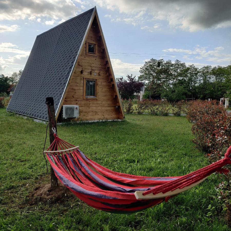 Tipi Apache Des Monteaux Villa Vivy Exterior photo